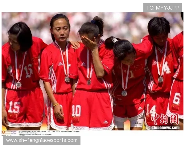 中国女足明星球员海报高清欣赏 展现巾帼英姿与赛场风采