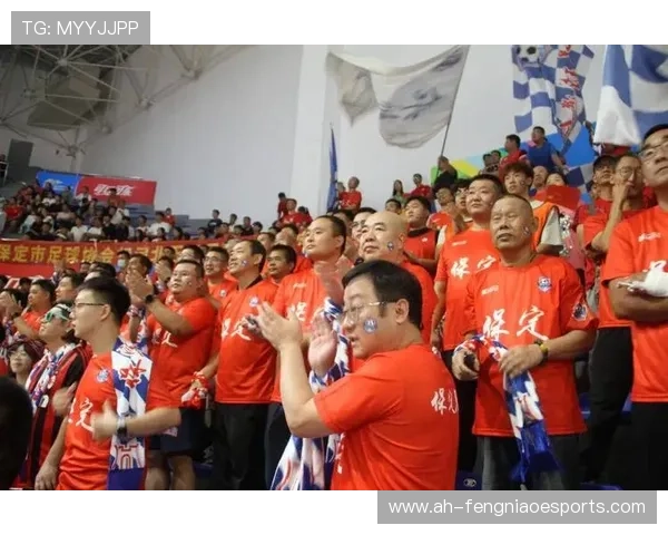 温暖瞬间感动球迷高清足球球星笑容集锦展现他们的真实魅力